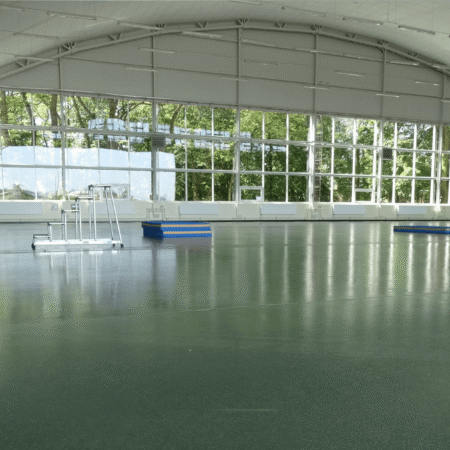 Posadzki z zywicy w obiektach sportowych